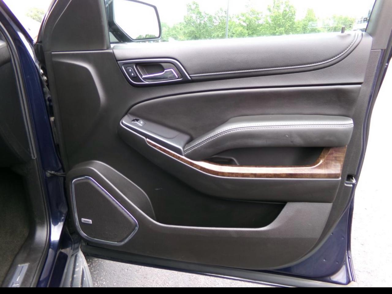 Chevrolet Suburban 4WD 4dr 1500 LT 2018