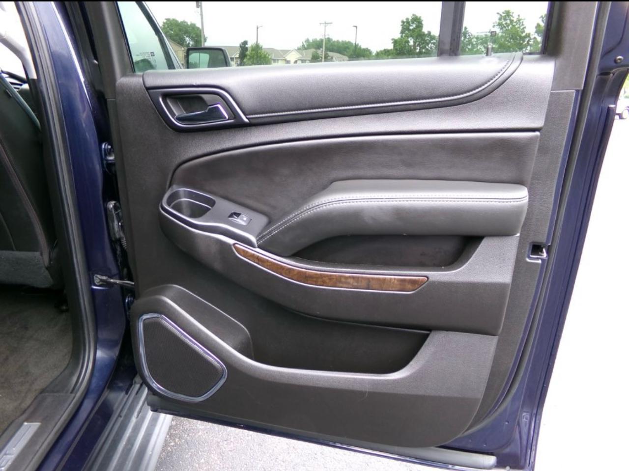 Chevrolet Suburban 4WD 4dr 1500 LT 2018