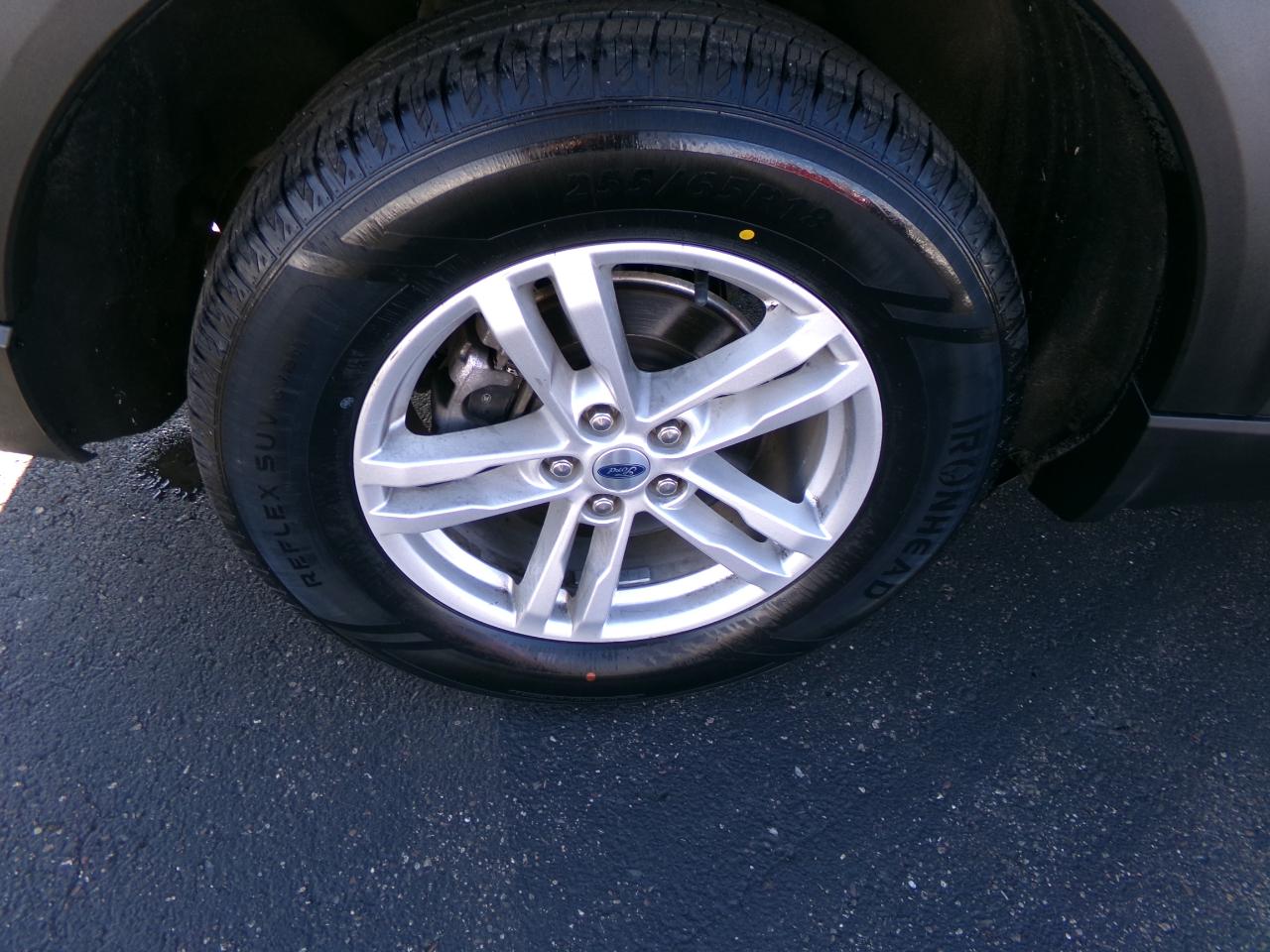 Ford Explorer Base 4WD 2023