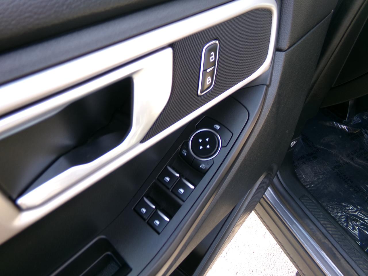 Ford Explorer Base 4WD 2023