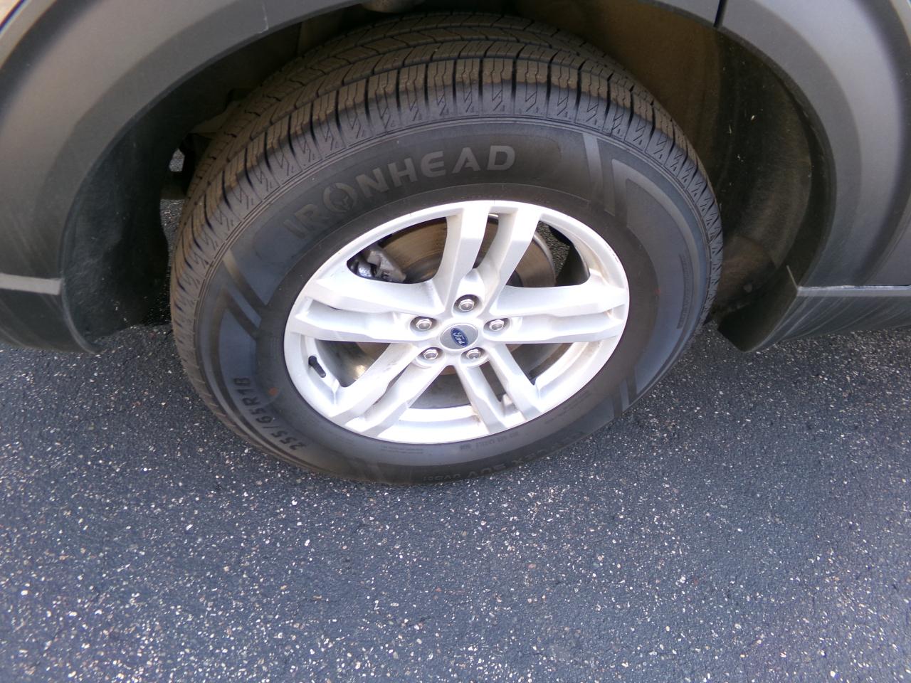 Ford Explorer Base 4WD 2023