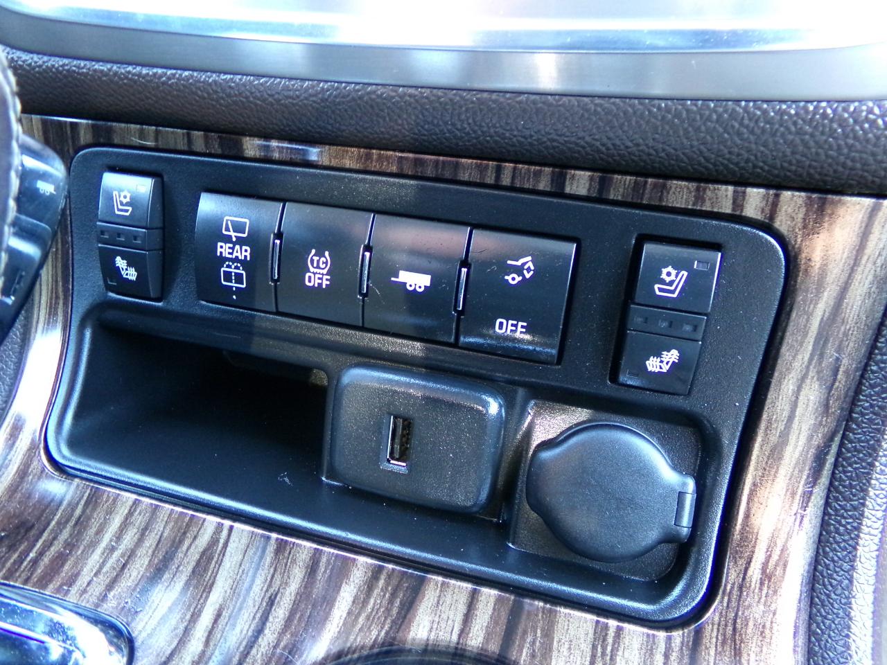 GMC Acadia AWD 4dr Denali 2015