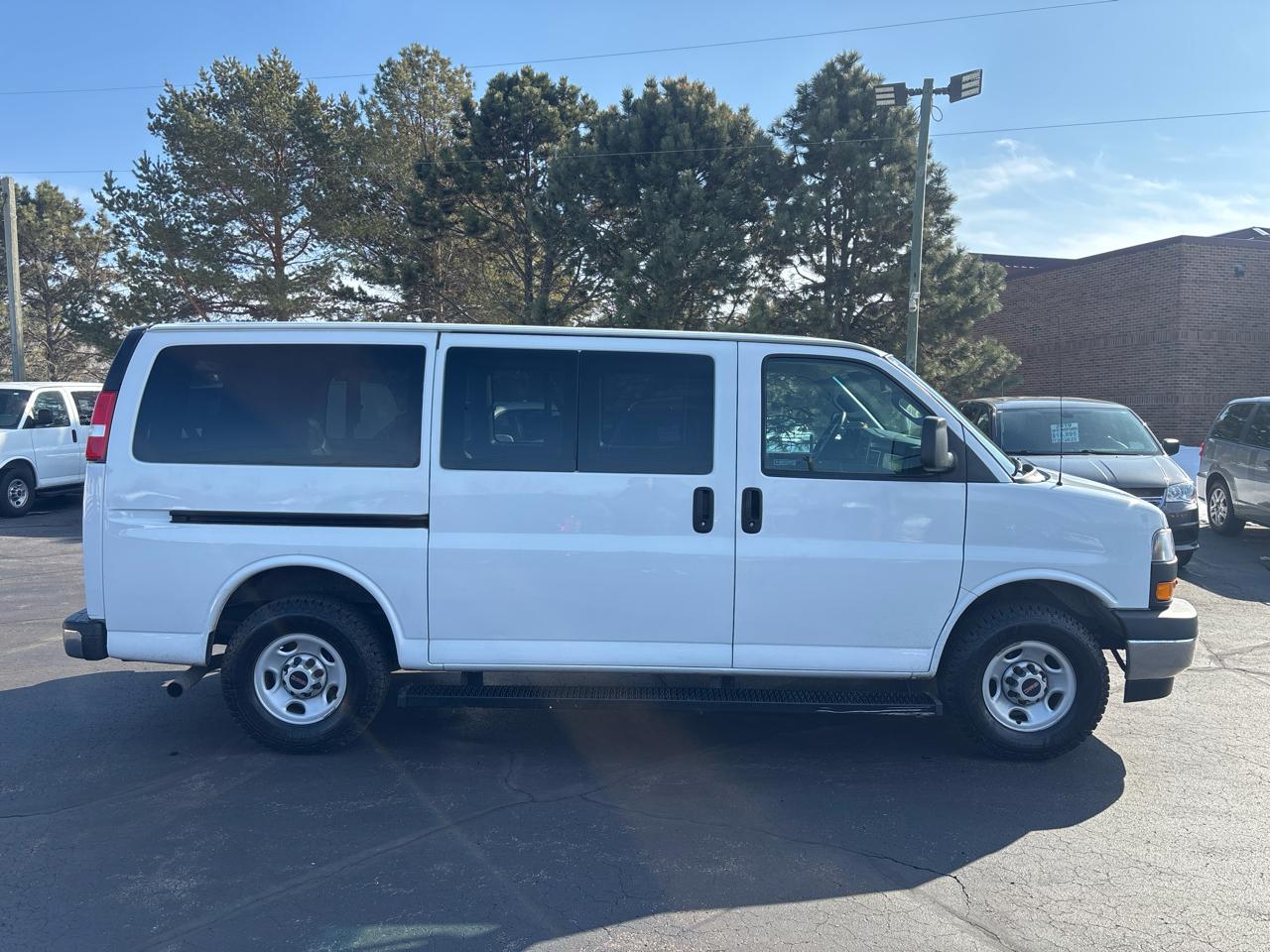 GMC Savana Passenger RWD 3500 135" LS 2018