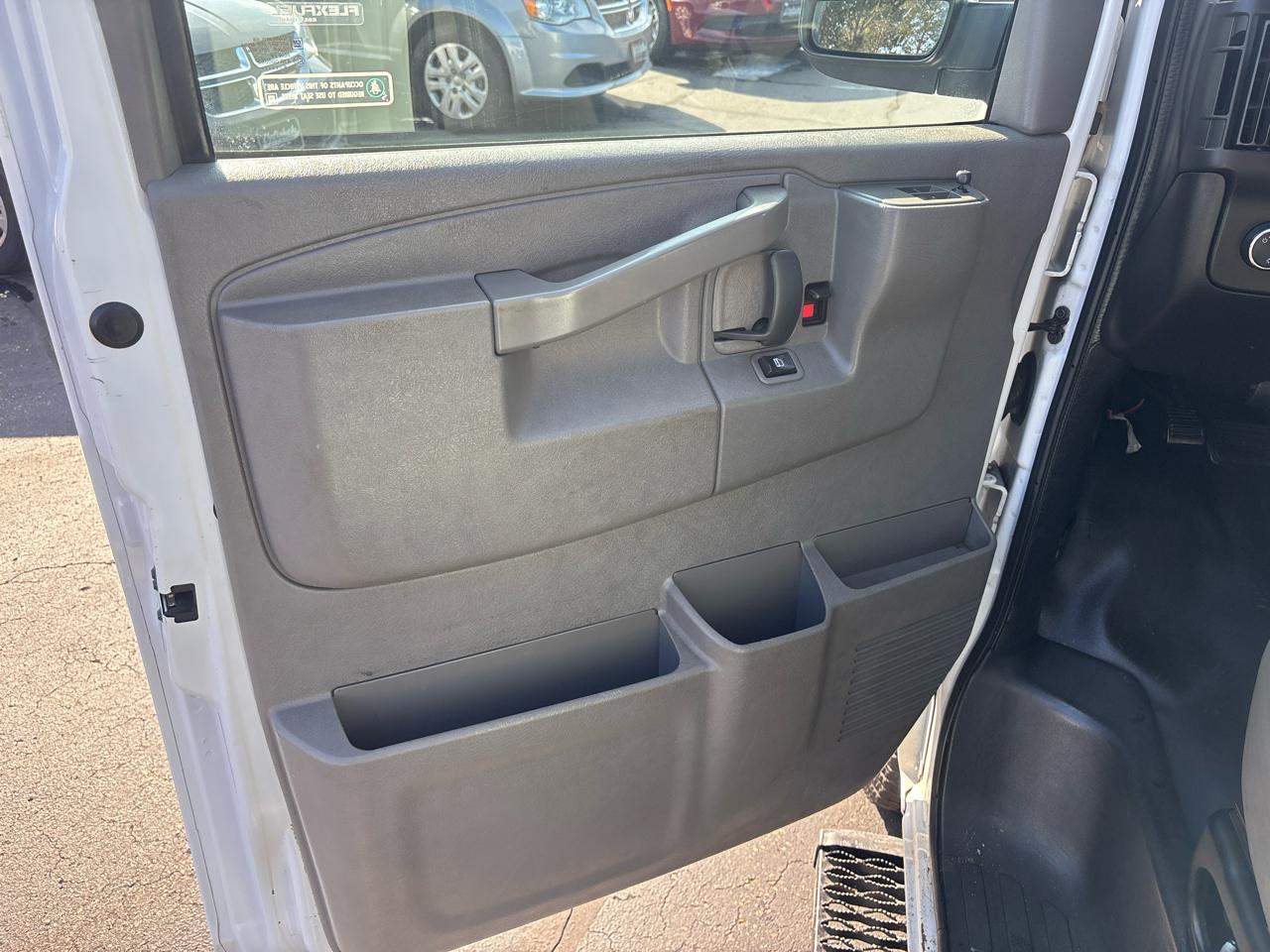 GMC Savana Passenger RWD 3500 135" LS 2018