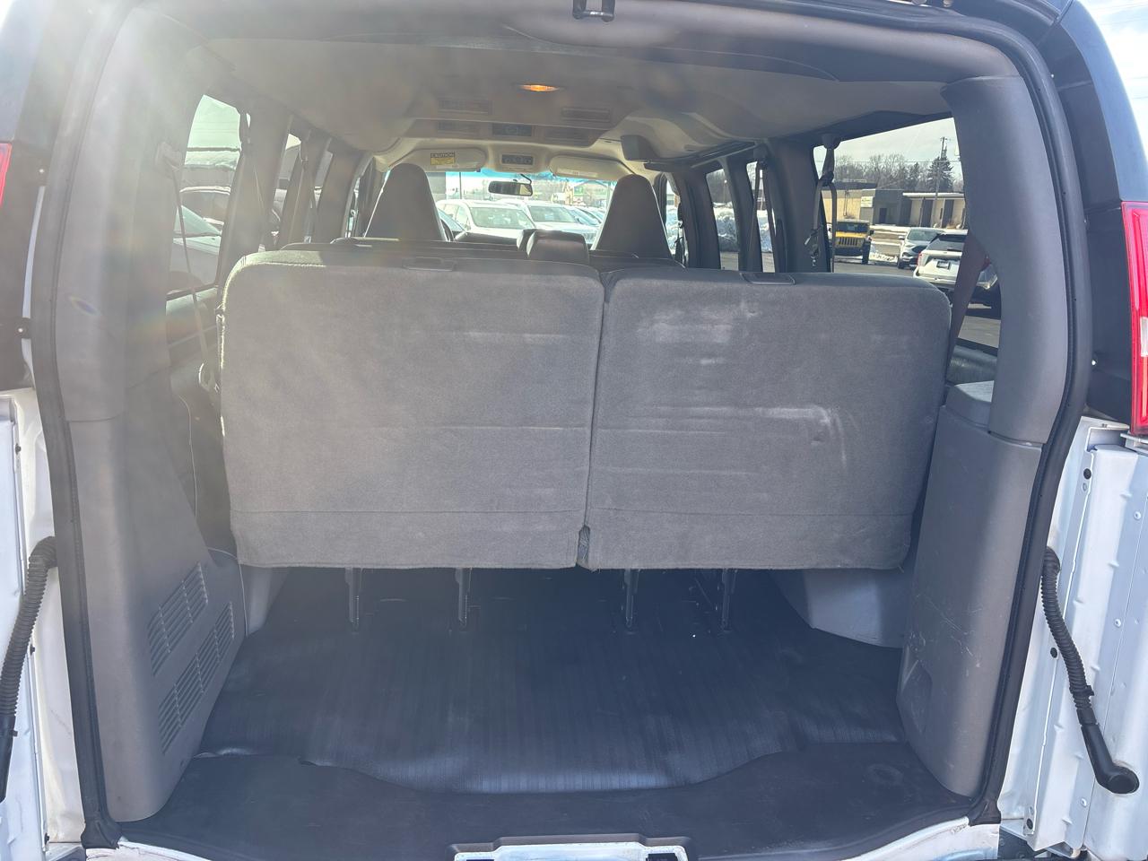 GMC Savana Passenger RWD 3500 135" LS 2018