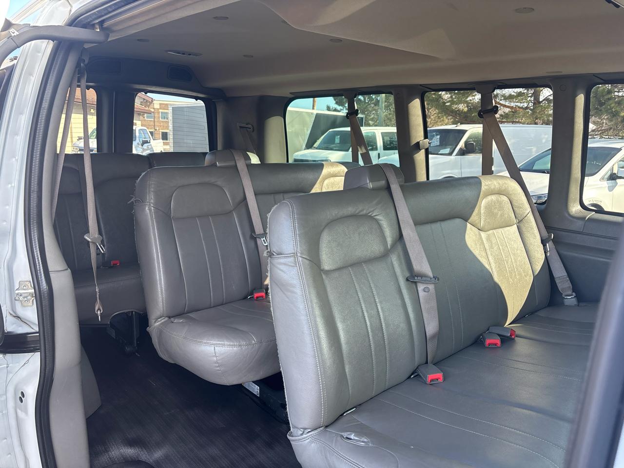 GMC Savana Passenger RWD 3500 135" LS 2018