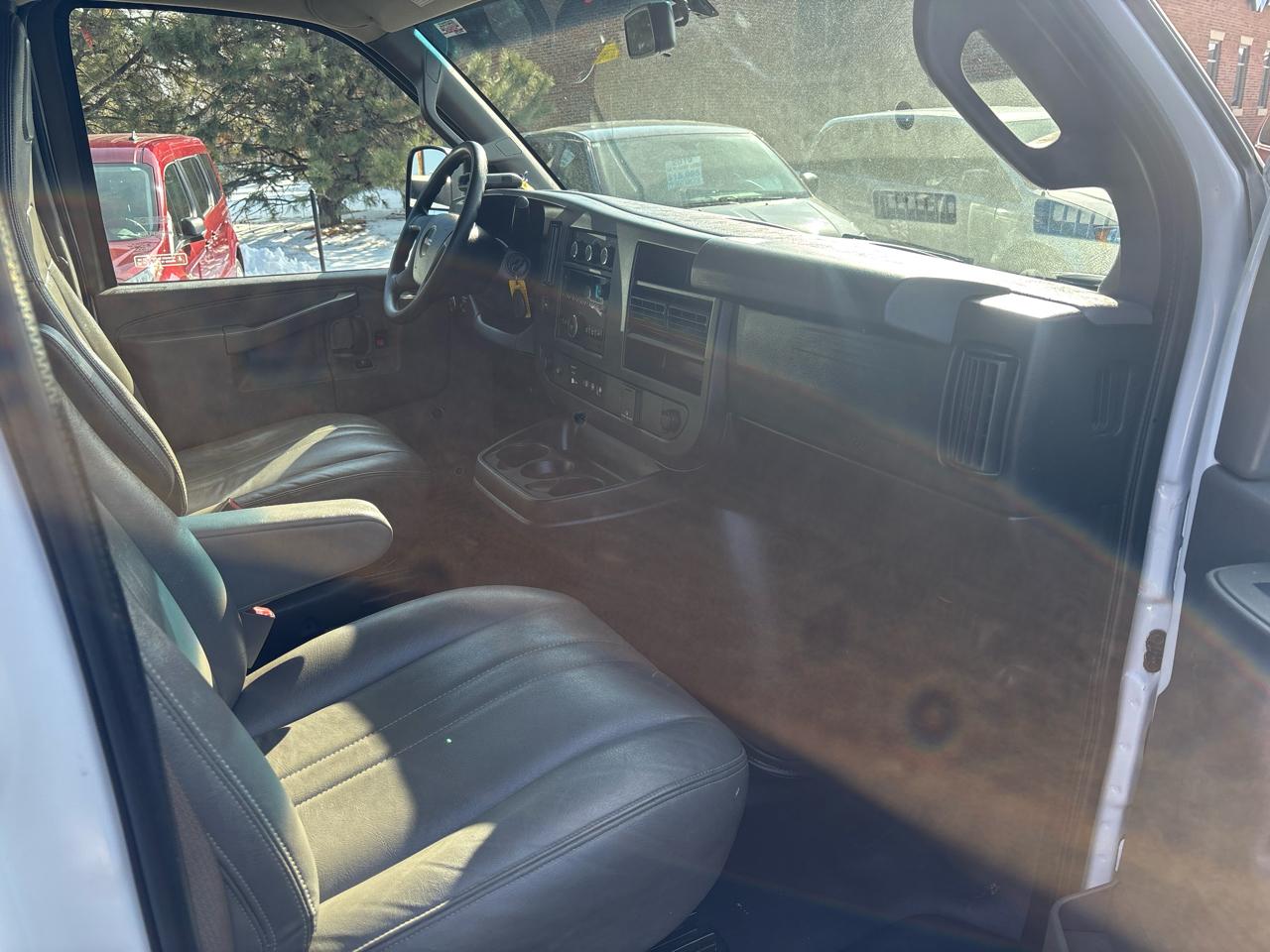 GMC Savana Passenger RWD 3500 135" LS 2018