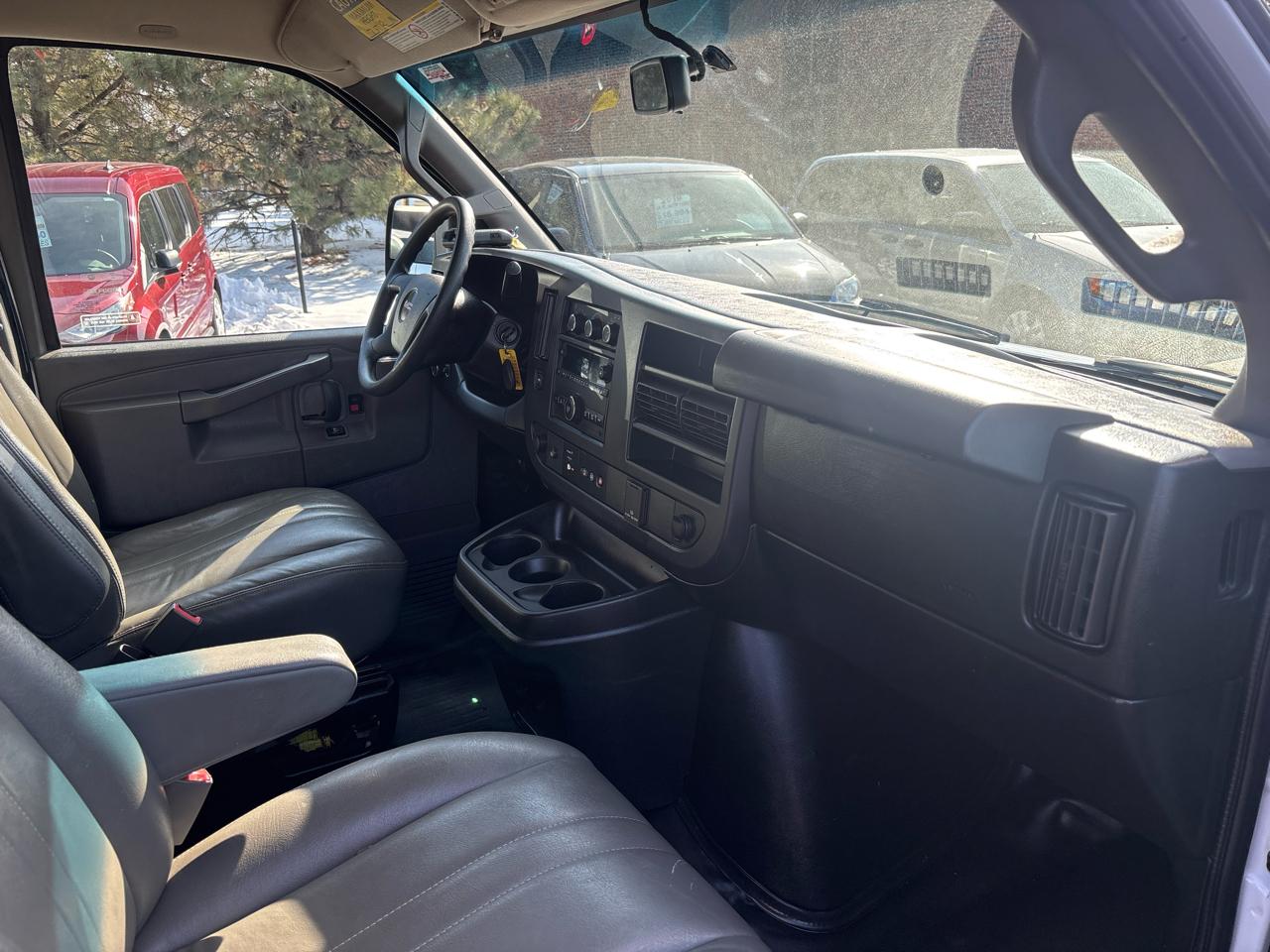 GMC Savana Passenger RWD 3500 135" LS 2018