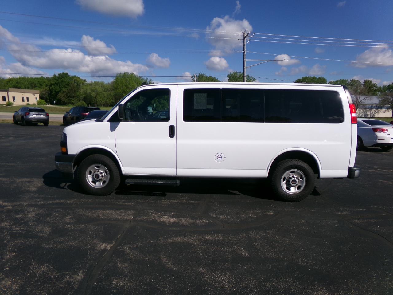 GMC Savana Passenger RWD 3500 135" LS 2018