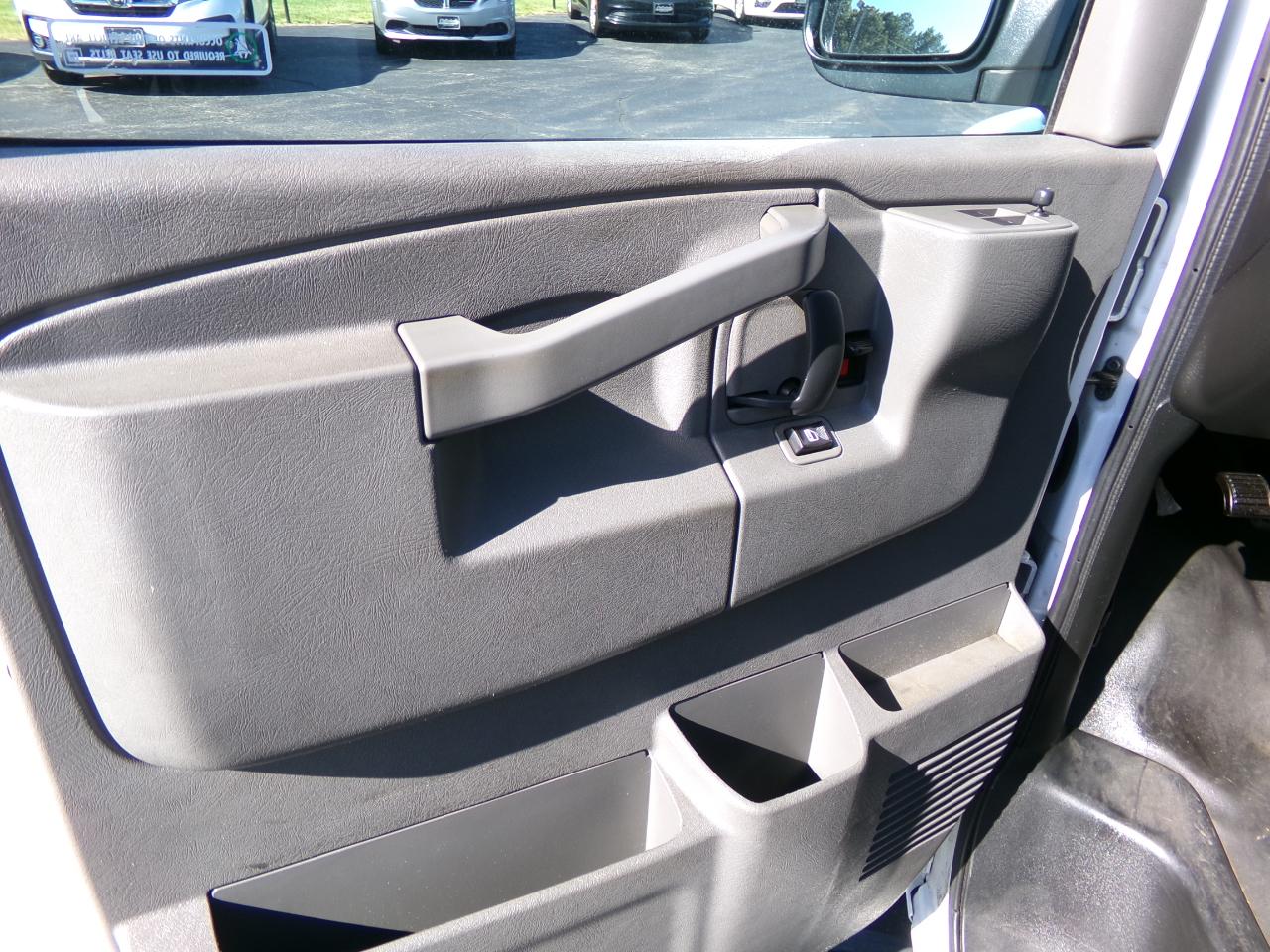 GMC Savana Passenger RWD 3500 135" LS 2018