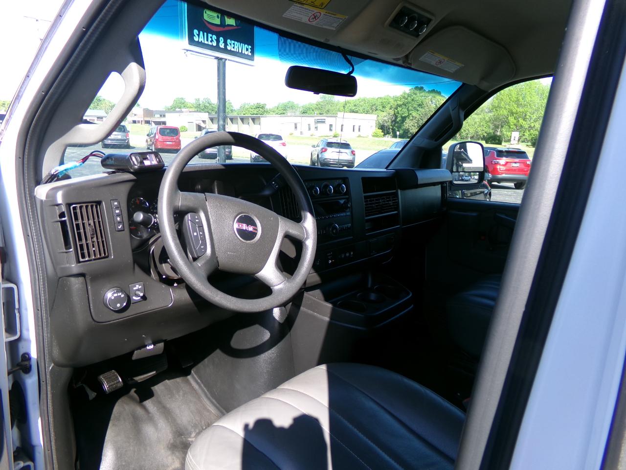 GMC Savana Passenger RWD 3500 135" LS 2018