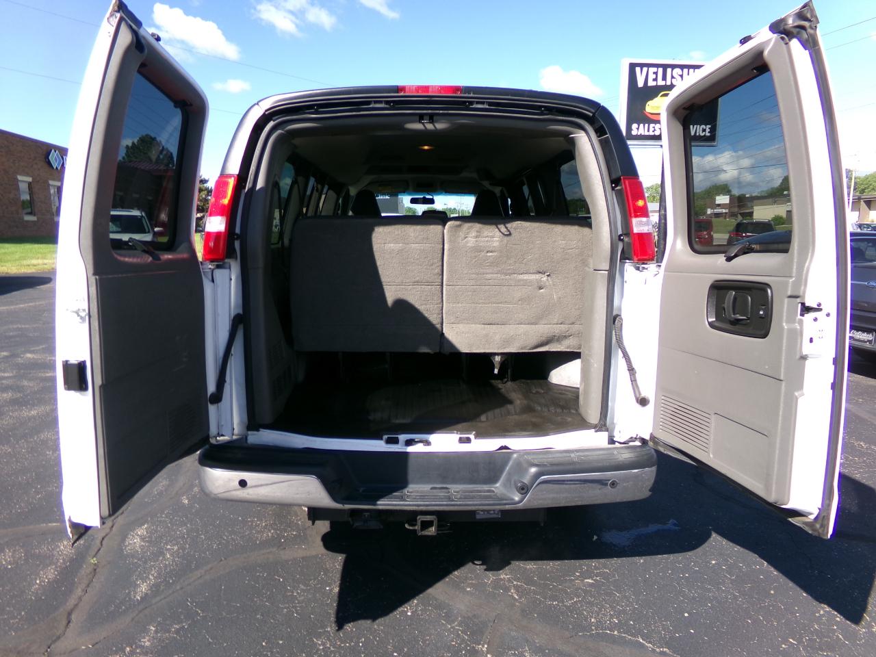 GMC Savana Passenger RWD 3500 135" LS 2018
