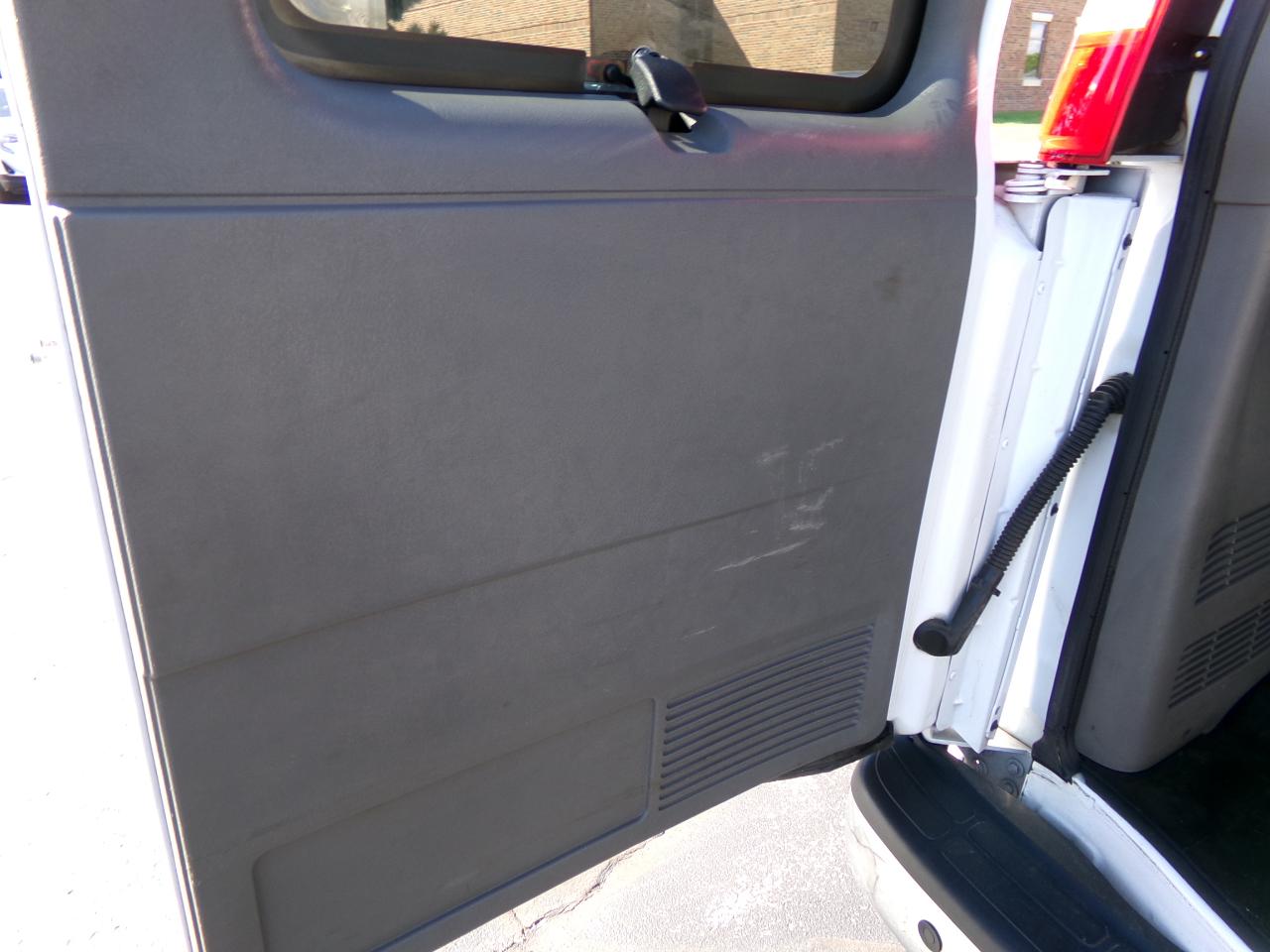 GMC Savana Passenger RWD 3500 135" LS 2018