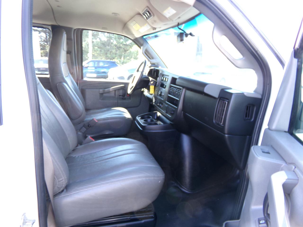 GMC Savana Passenger RWD 3500 135" LS 2018