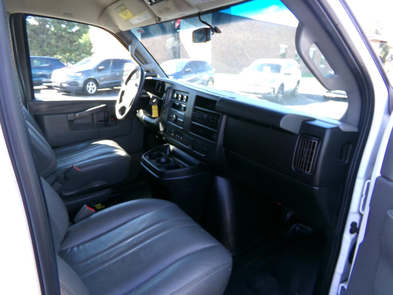 GMC Savana Passenger RWD 3500 135" LS 2018