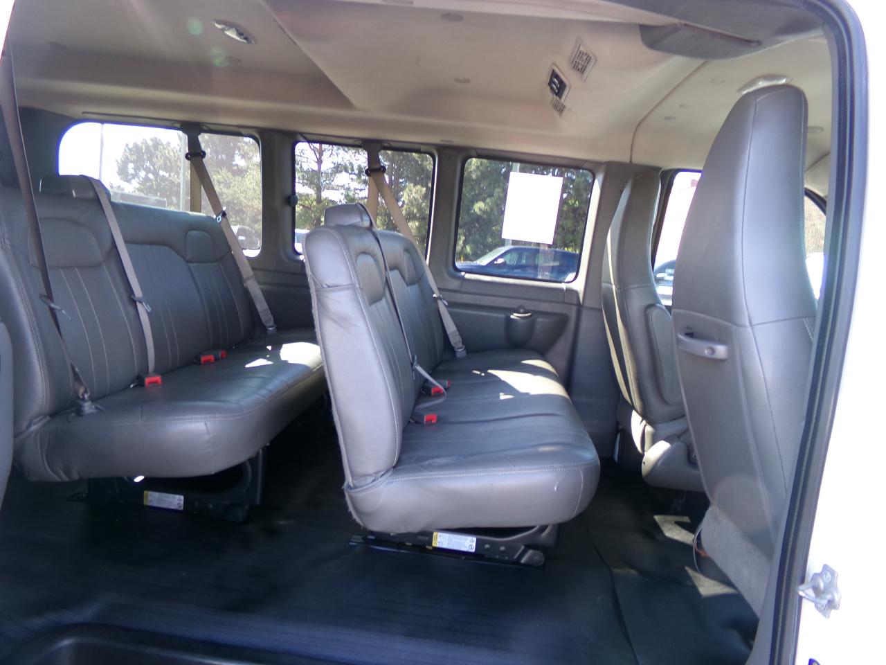 GMC Savana Passenger RWD 3500 135" LS 2018
