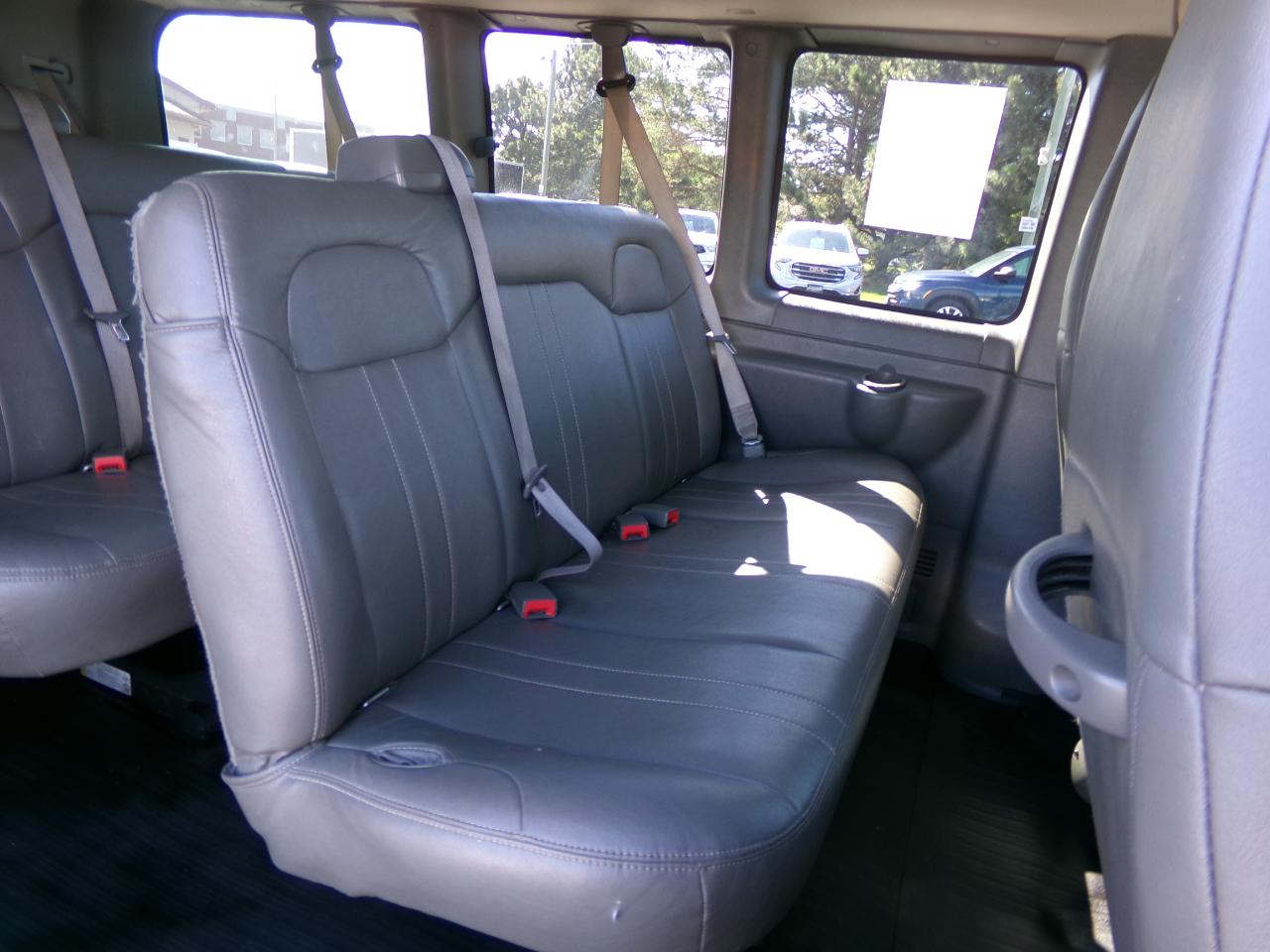 GMC Savana Passenger RWD 3500 135" LS 2018