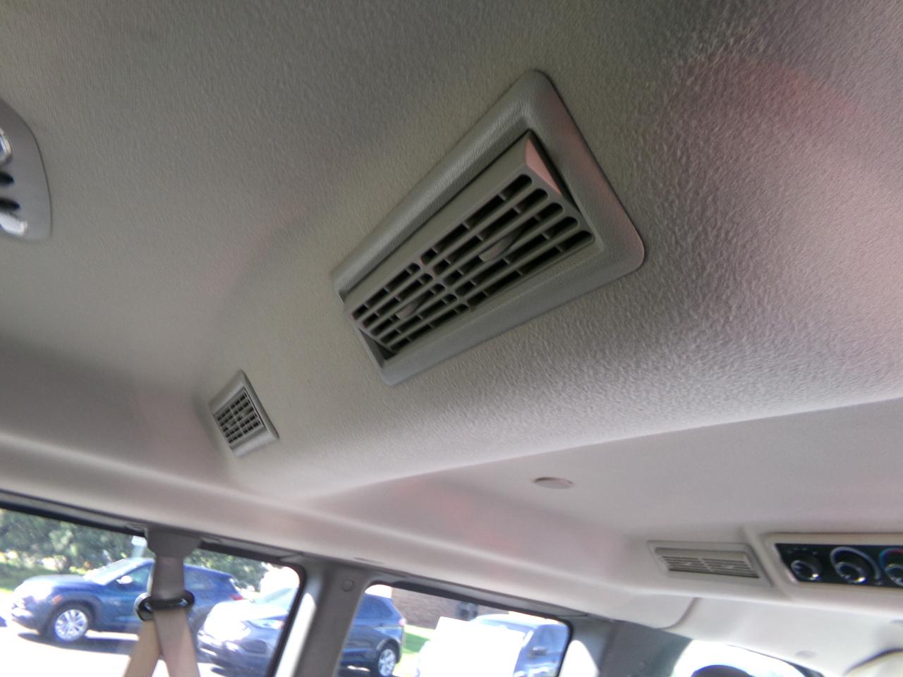 GMC Savana Passenger RWD 3500 135" LS 2018