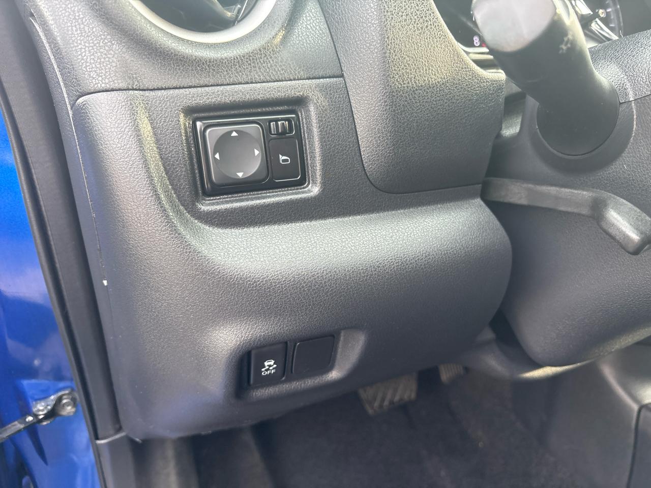 Nissan Versa Note 5dr HB CVT 1.6 SV 2014