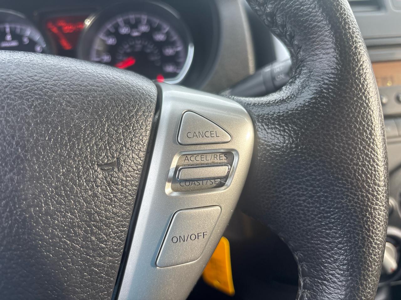 Nissan Versa Note 5dr HB CVT 1.6 SV 2014