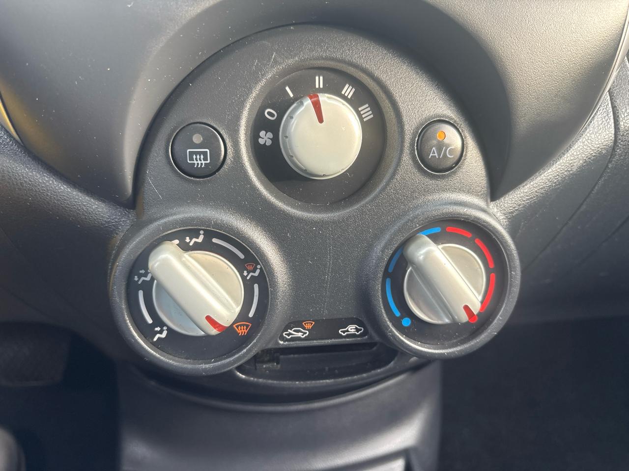 Nissan Versa Note 5dr HB CVT 1.6 SV 2014