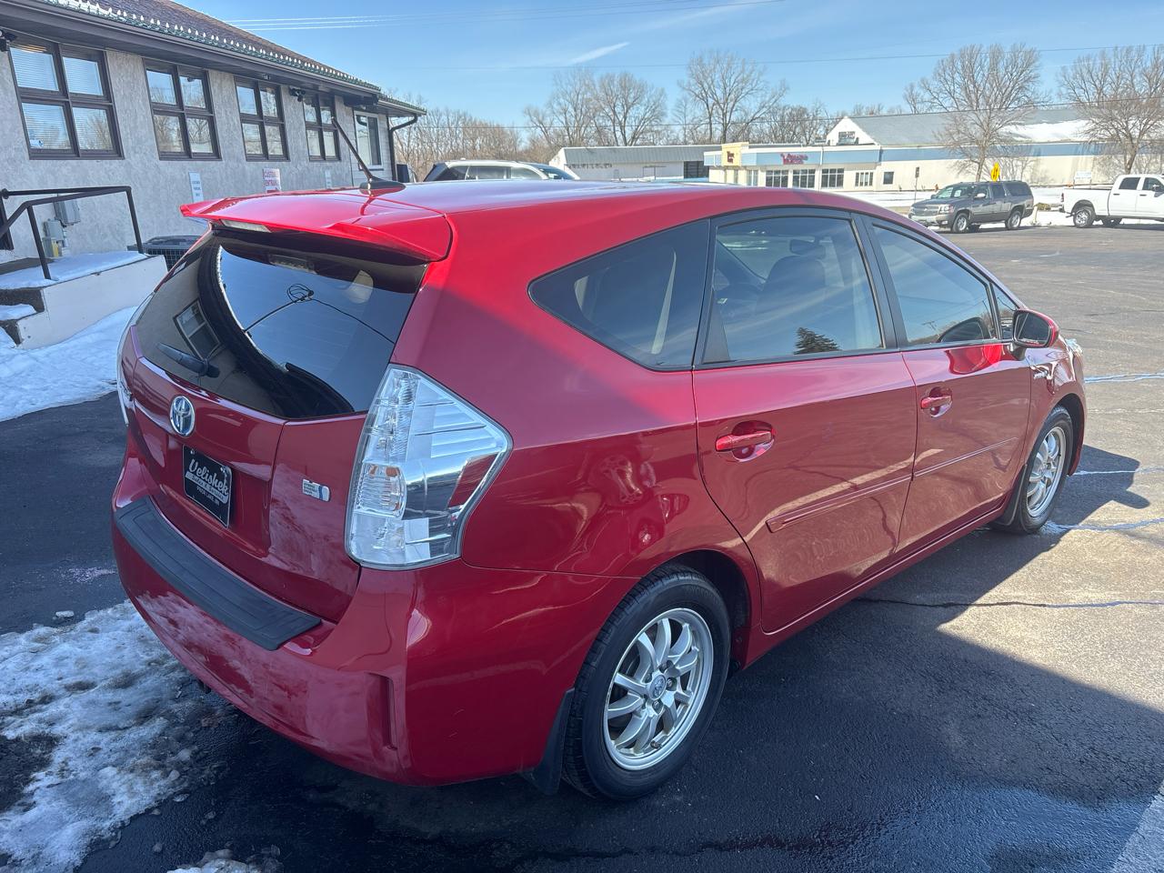 Toyota Prius V 5dr Wgn Three (Natl) 2013
