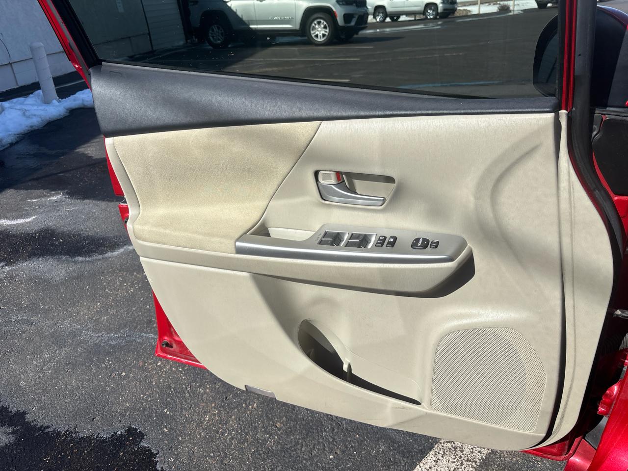 Toyota Prius V 5dr Wgn Three (Natl) 2013