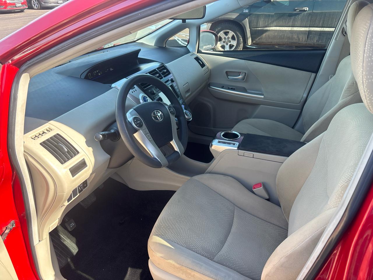 Toyota Prius V 5dr Wgn Three (Natl) 2013