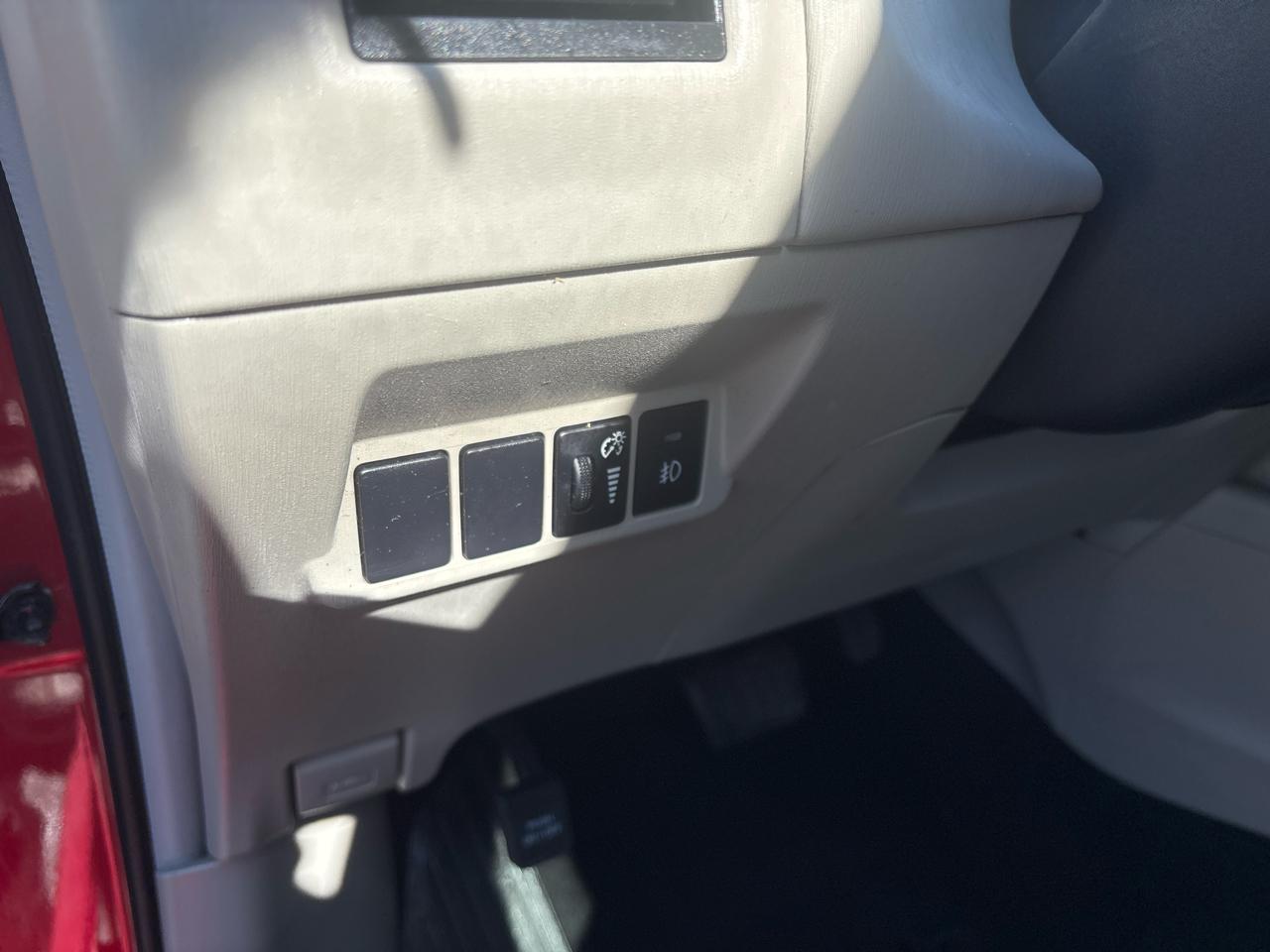 Toyota Prius V 5dr Wgn Three (Natl) 2013