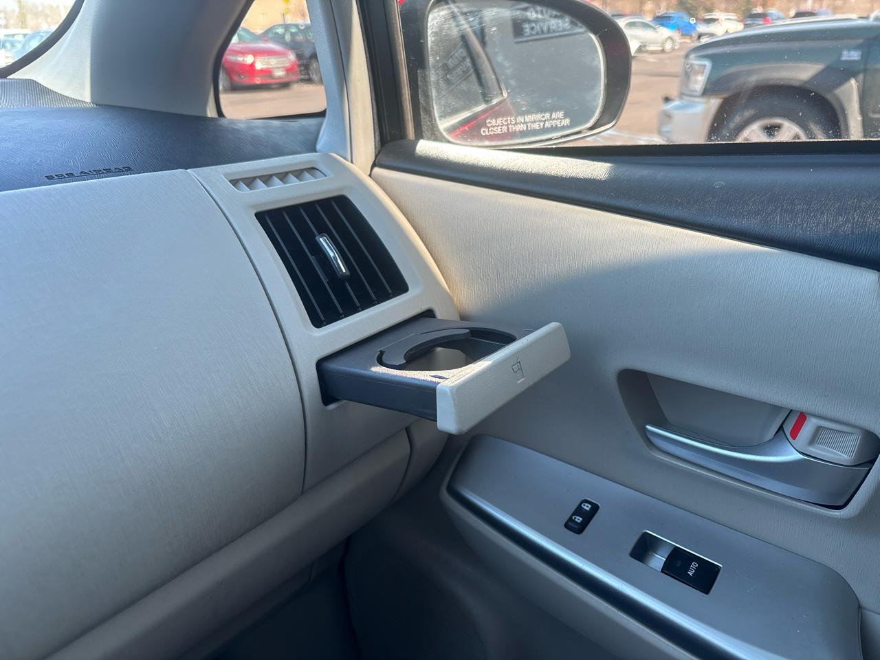 Toyota Prius V 5dr Wgn Three (Natl) 2013