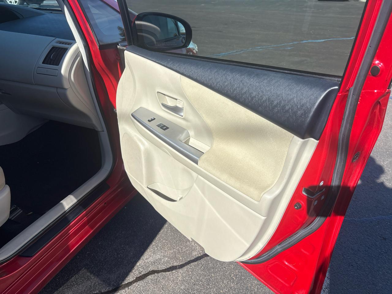 Toyota Prius V 5dr Wgn Three (Natl) 2013