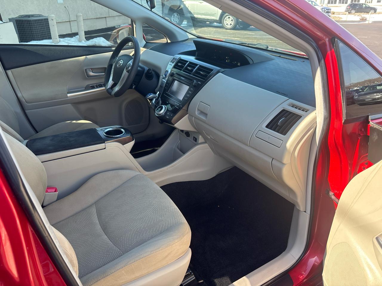 Toyota Prius V 5dr Wgn Three (Natl) 2013