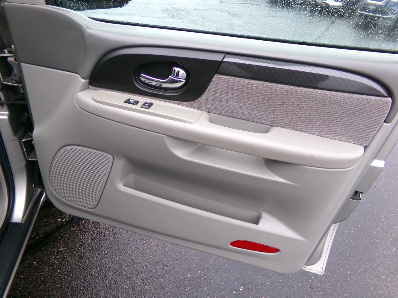 GMC Envoy 4dr 4WD SLE 2003