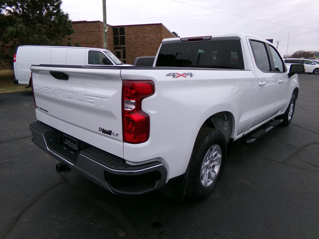 Chevrolet Silverado 1500 4WD Crew Cab 157" LT 2023