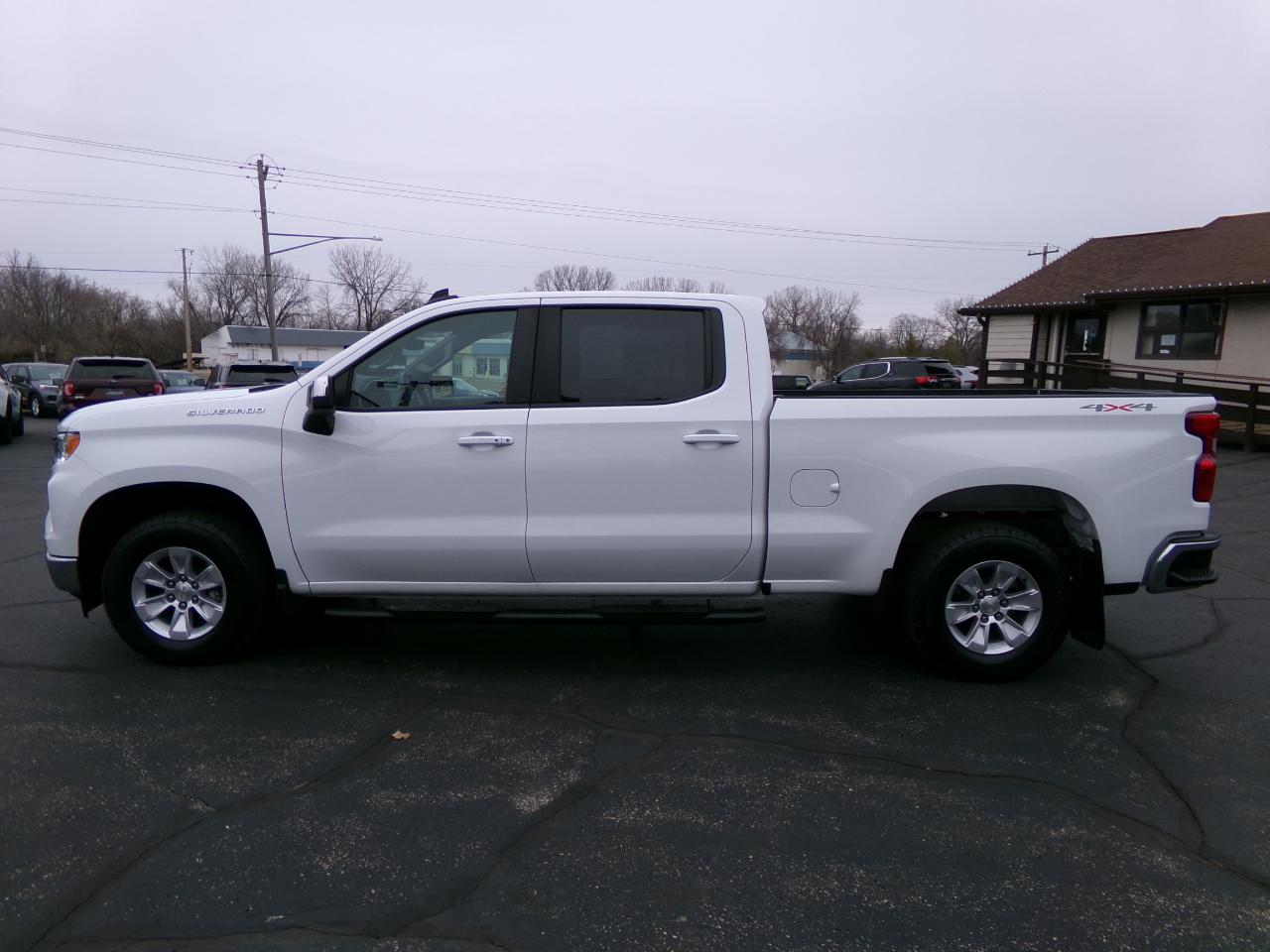 Chevrolet Silverado 1500 4WD Crew Cab 157" LT 2023