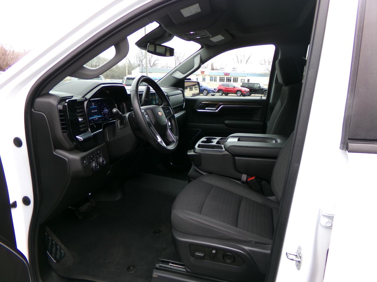 Chevrolet Silverado 1500 4WD Crew Cab 157" LT 2023