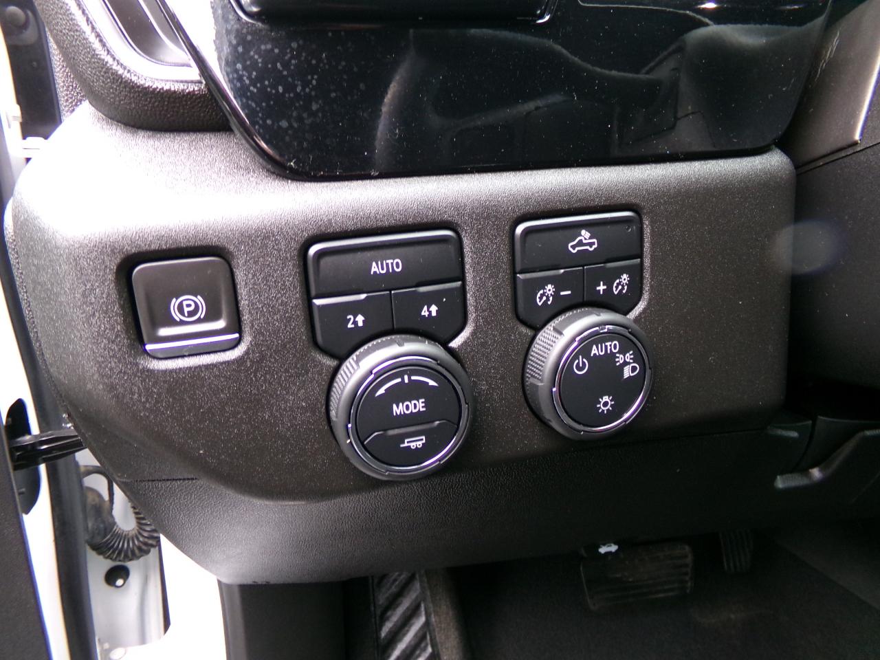 Chevrolet Silverado 1500 4WD Crew Cab 157" LT 2023