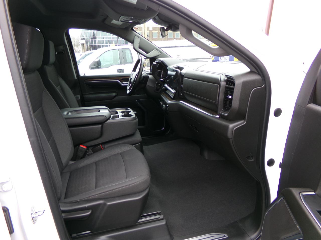 Chevrolet Silverado 1500 4WD Crew Cab 157" LT 2023