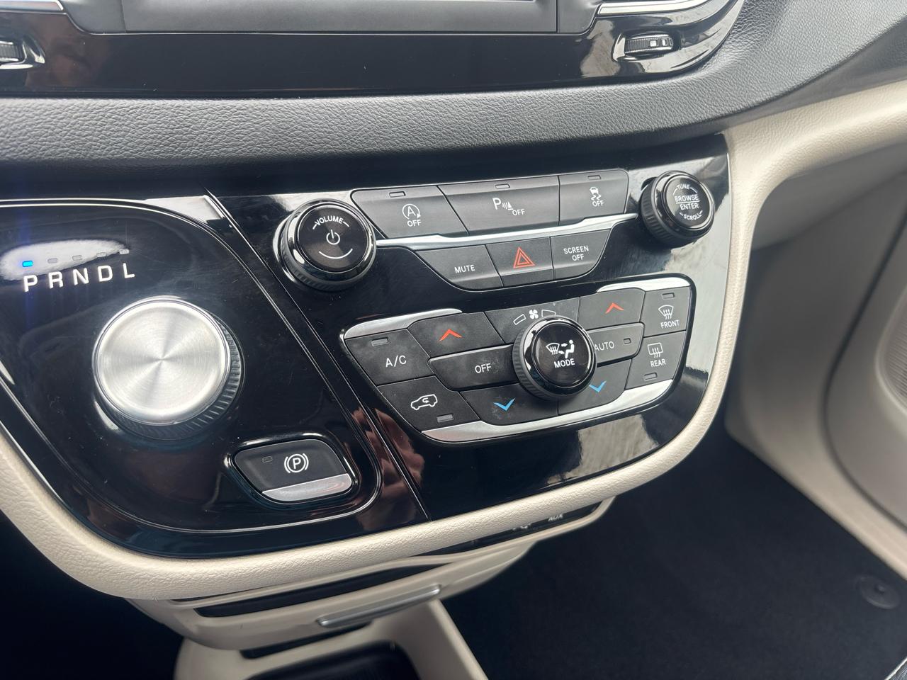 Chrysler Pacifica Touring L FWD 2020