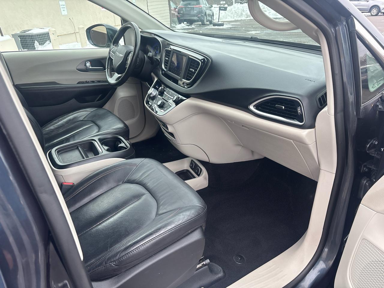 Chrysler Pacifica Touring L FWD 2020