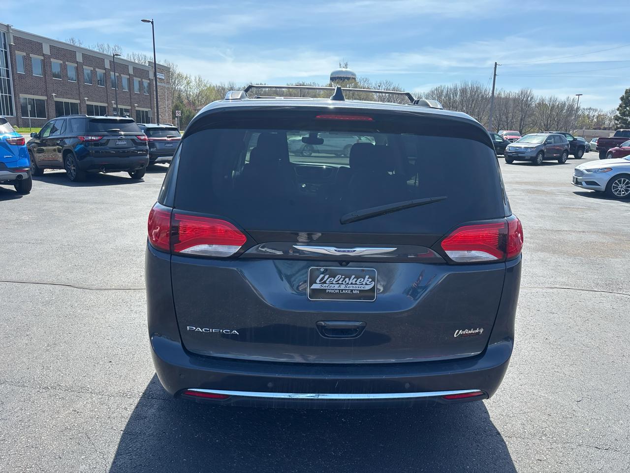 Chrysler Pacifica Touring L FWD 2020