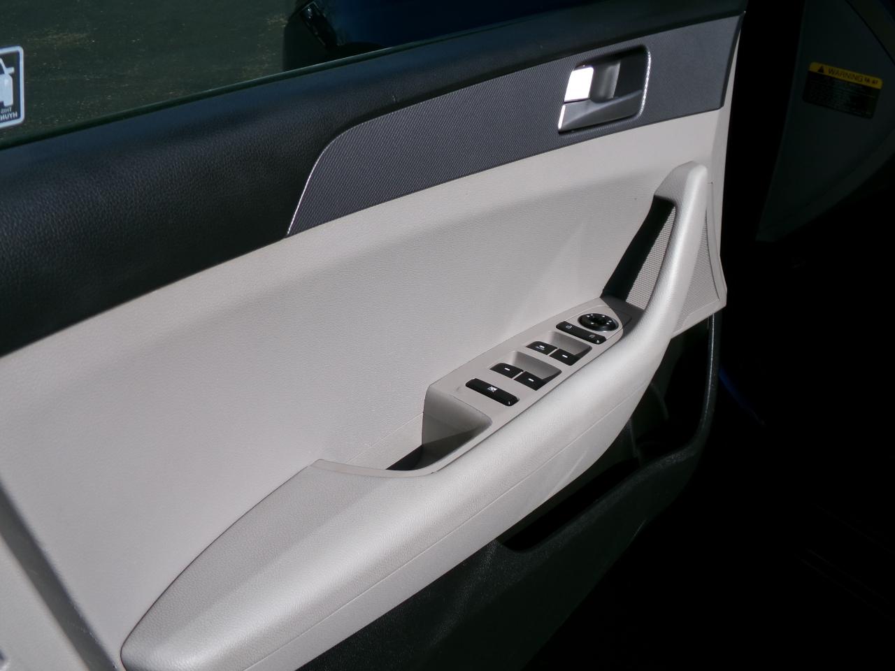 Hyundai Sonata SE 2.4L 2017