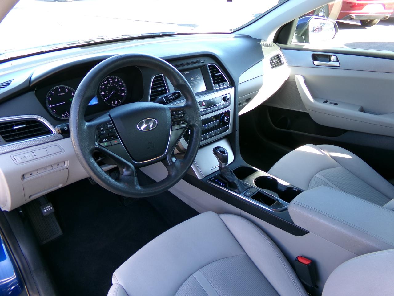 Hyundai Sonata SE 2.4L 2017