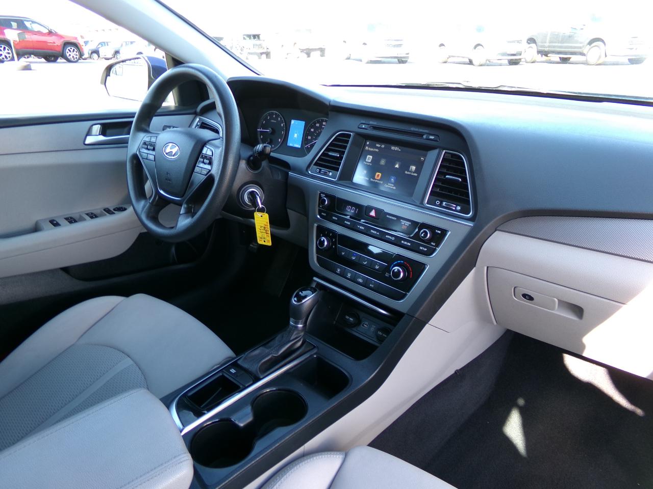 Hyundai Sonata SE 2.4L 2017