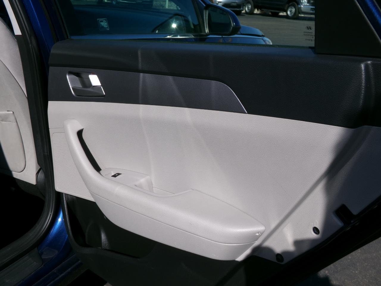 Hyundai Sonata SE 2.4L 2017