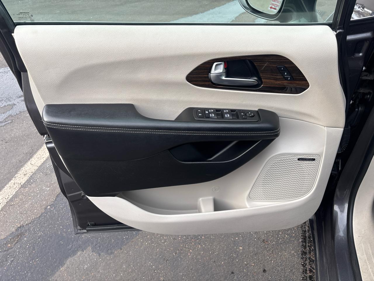 Chrysler Pacifica Limited FWD 2022