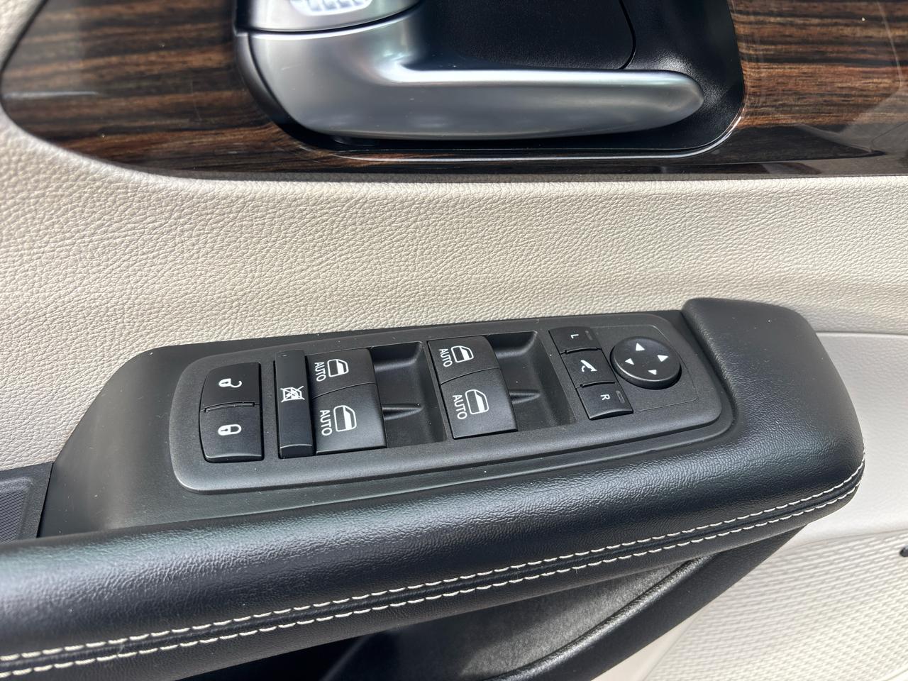 Chrysler Pacifica Limited FWD 2022