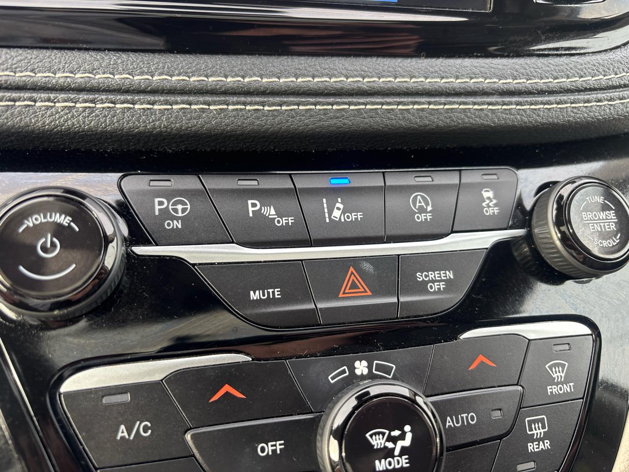 Chrysler Pacifica Limited FWD 2022