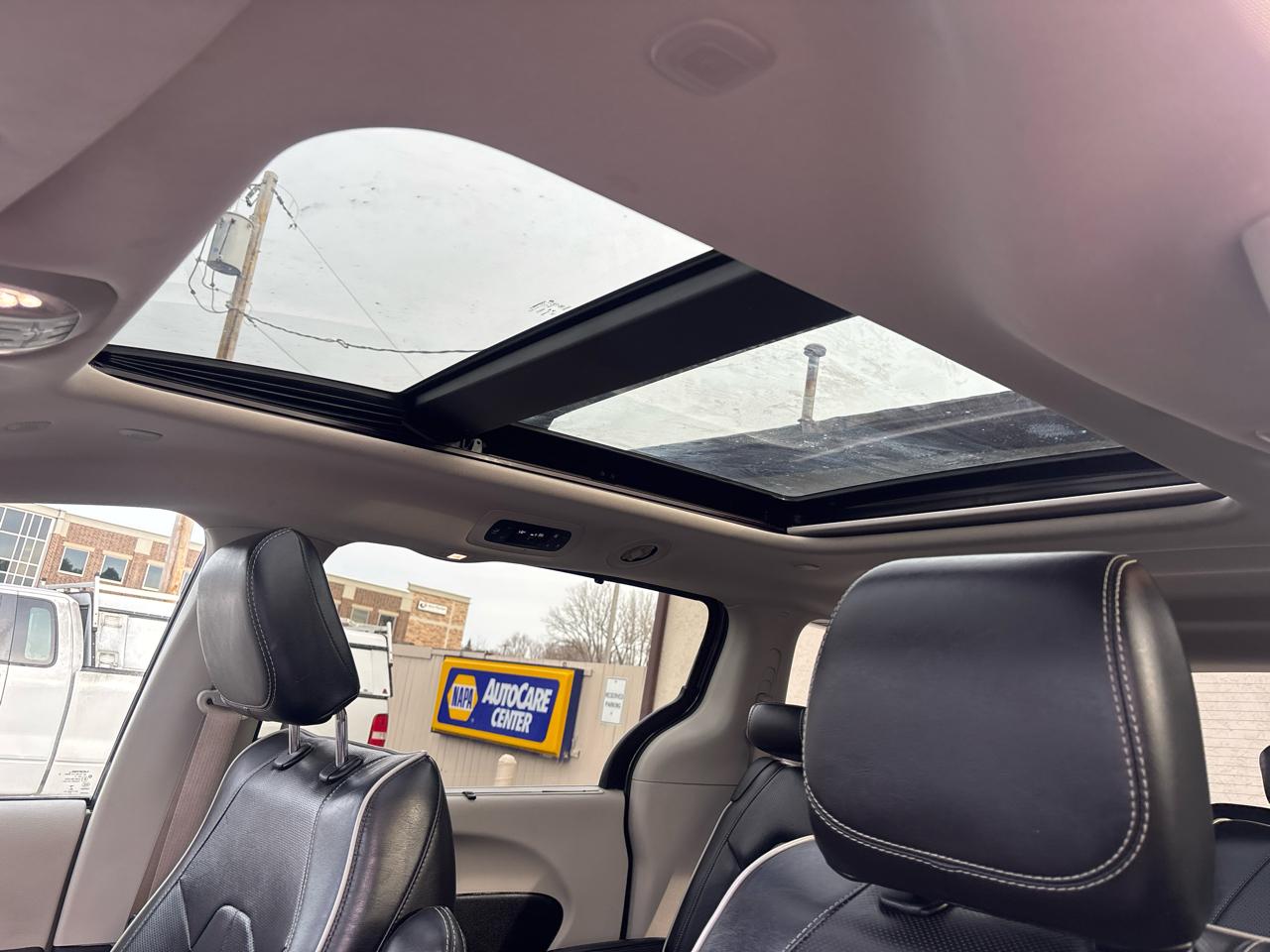 Chrysler Pacifica Limited FWD 2022