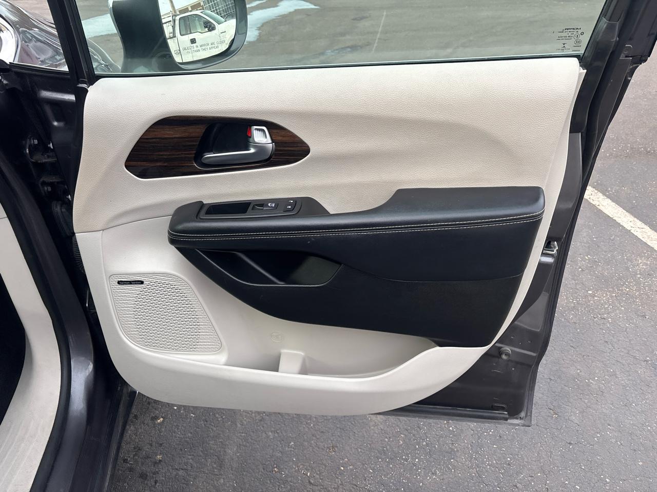 Chrysler Pacifica Limited FWD 2022